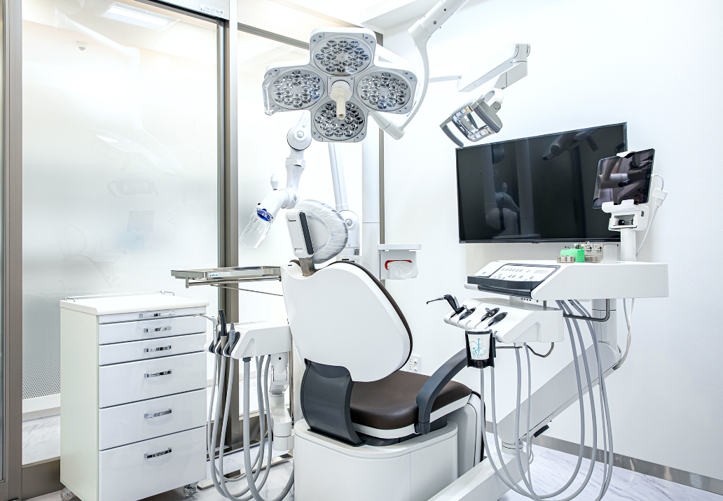 歯科用CT、滅菌設備のあるオペ室などを完備安心・安全な歯科医療をご提供します。
