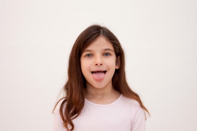 舌の汚れ「舌苔」とは？できやすい原因と取り方